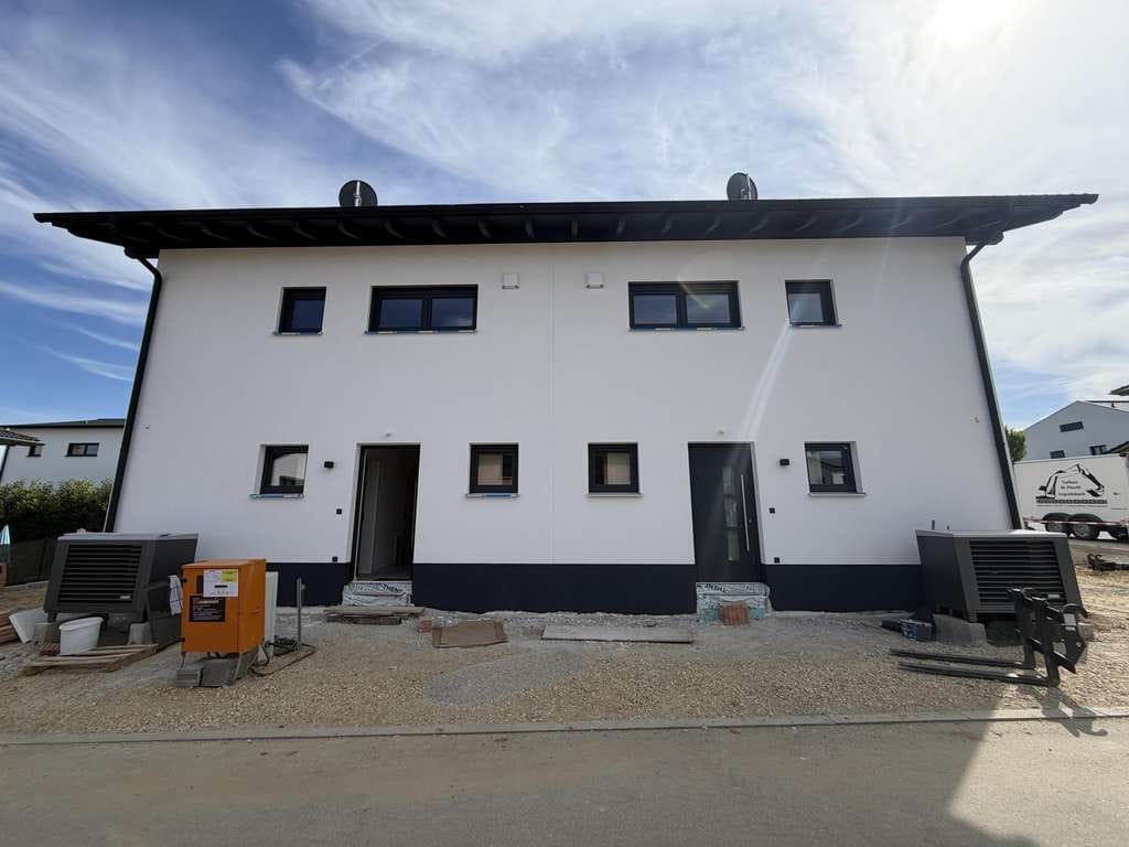 Immobilie in Ergoldsbach - Ihr neues Zuhause: Moderne Doppelhaushälfte in idyllischer Lage - Bild 3