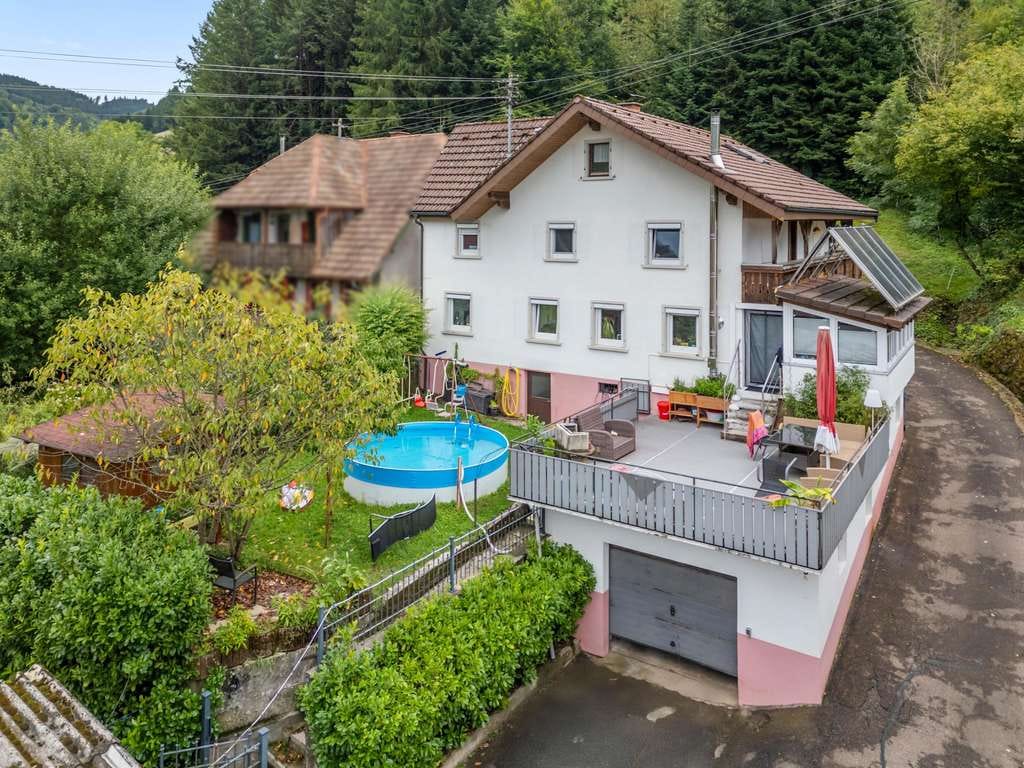 Immobilie in Gutach im Breisgau - Bezugsfreies Haus mit großzügigem Platzangebot ! - Bild 0
