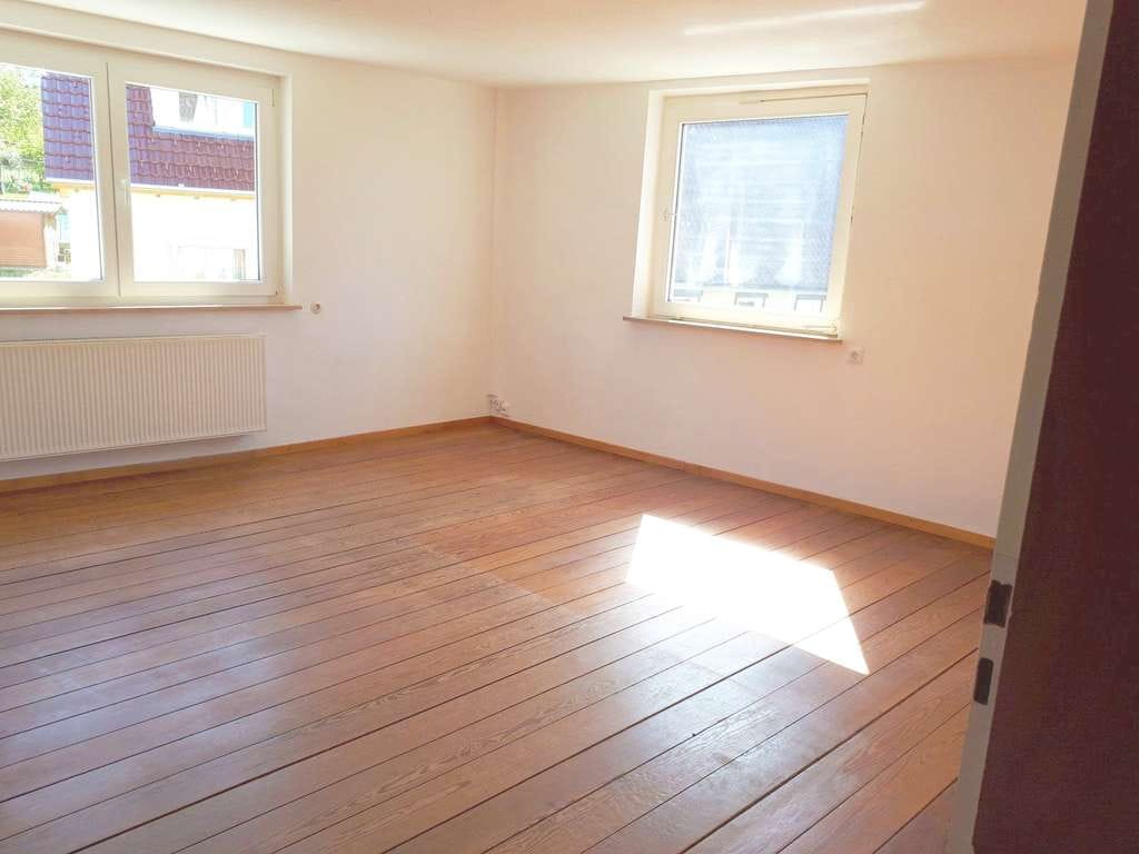 Immobilie in Geislingen - Großes Wohnhaus mit 132 m² Maisonette + 60 m² EG (Wohnen/Gewerbe) + Garten - für Familie u. Business - Bild 1