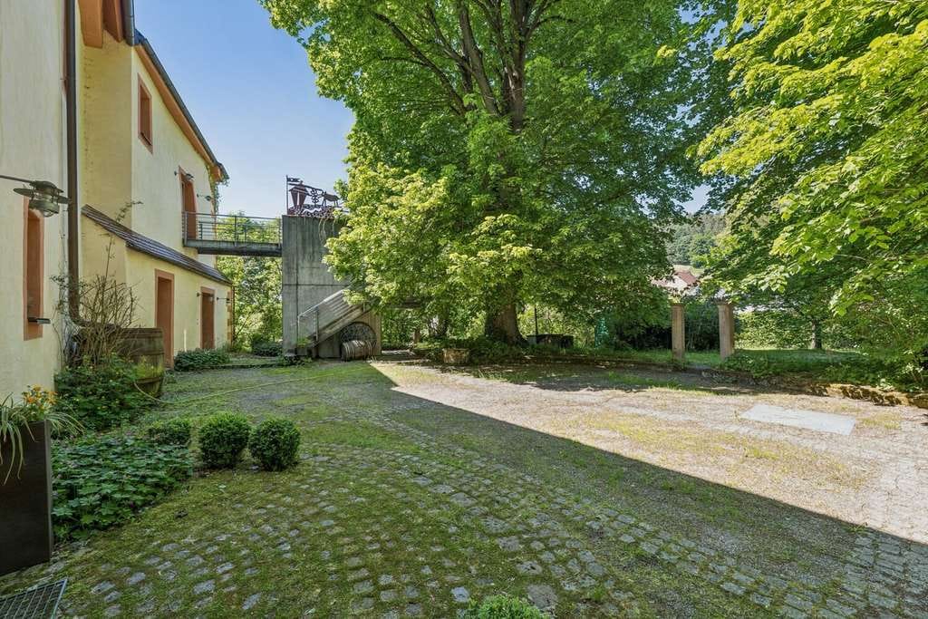 Immobilie in Mistelgau - Historische Schlossresidenz mit zauberhafter Gartenkulisse - Bild 1