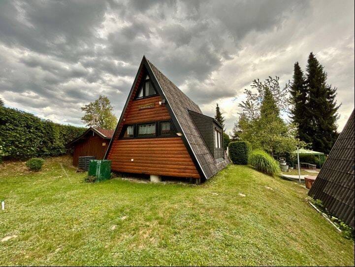 Immobilie in Waldkirchen - Charmantes Nurdachhaus am Erlauzwieselersee in 94065 Waldkirchen - Bild 3