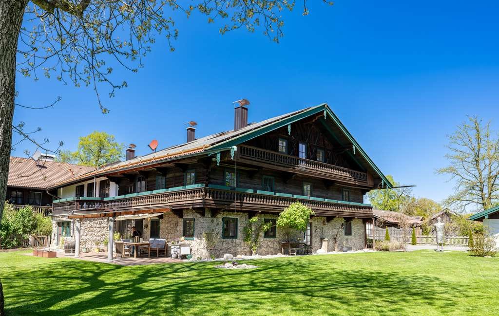 Immobilie in Tuntenhausen - Traditionsreiches Bauernhaus 1618 mit Alpenblick – liebevoll modernisiert im Chiemgau - Bild 0