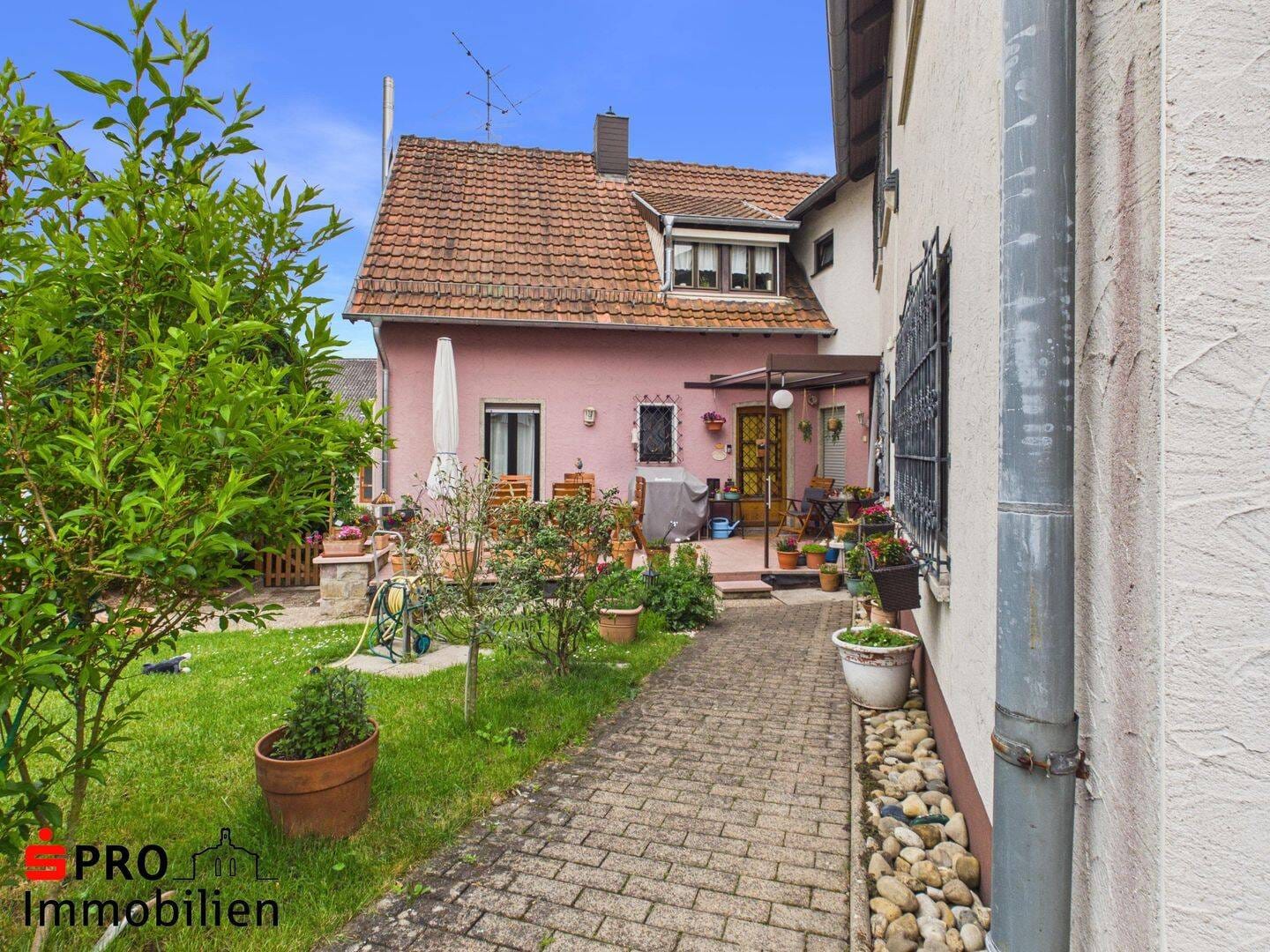 Immobilie in Kirkel - Gepflegtes Zweifamilienhaus mit Terrasse, Garten & Garage - Bild 4