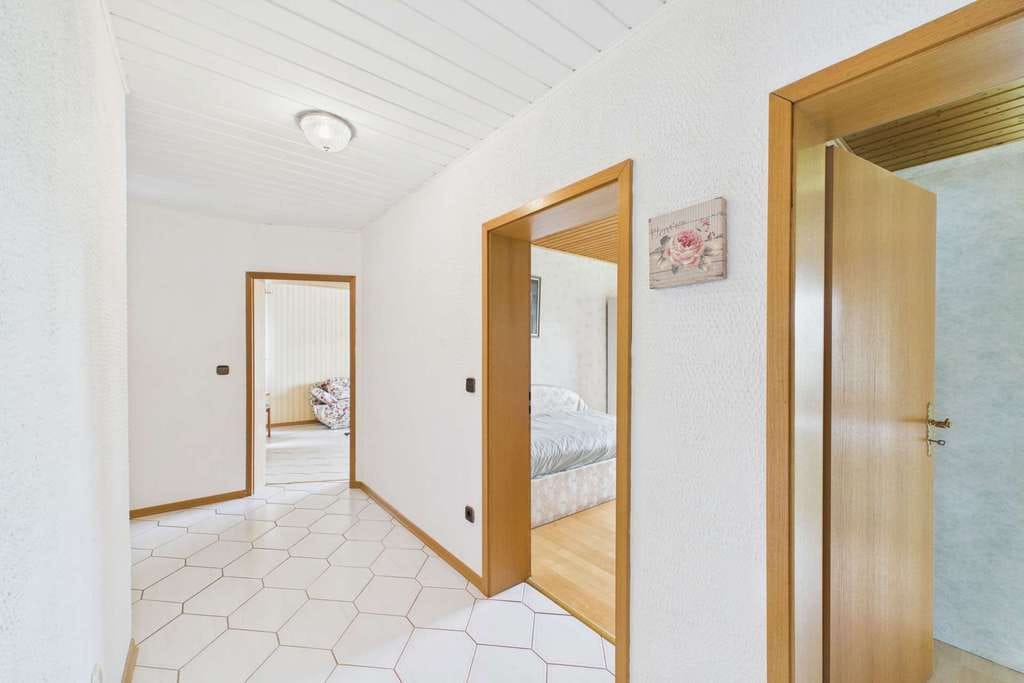 Immobilie in Wolfsburg - Großes Haus in Wolfsburg-Neuhaus freut sich auf neue Besitzer - Bild 2