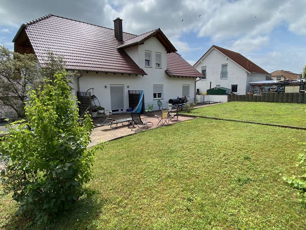 Immobilie in Steinwenden - Großes EFH bzw. MFH in Obermohr  326m2, 9 Schlafzimmer oder 4 WE - Bild 0