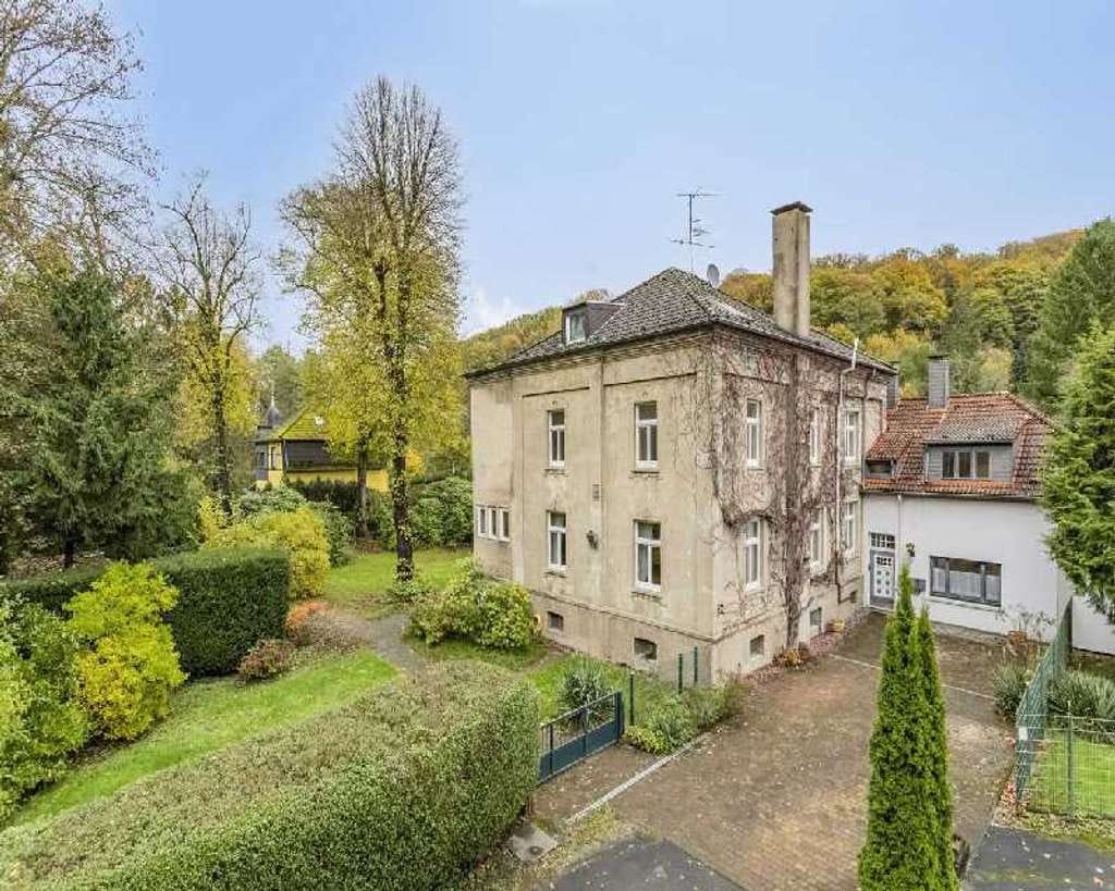 Immobilie in Essen - Essen-Kettwig/Heiligenhaus: Bezugsfreies Dreifamilienhaus mit Büro  - Bild 1