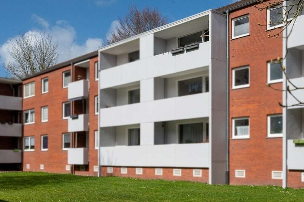 Immobilie in Leer - Bezugsfreie, sanierte 2-Zimmer-Wohnung mit Balkon  - zentrale Lage - Bild 0