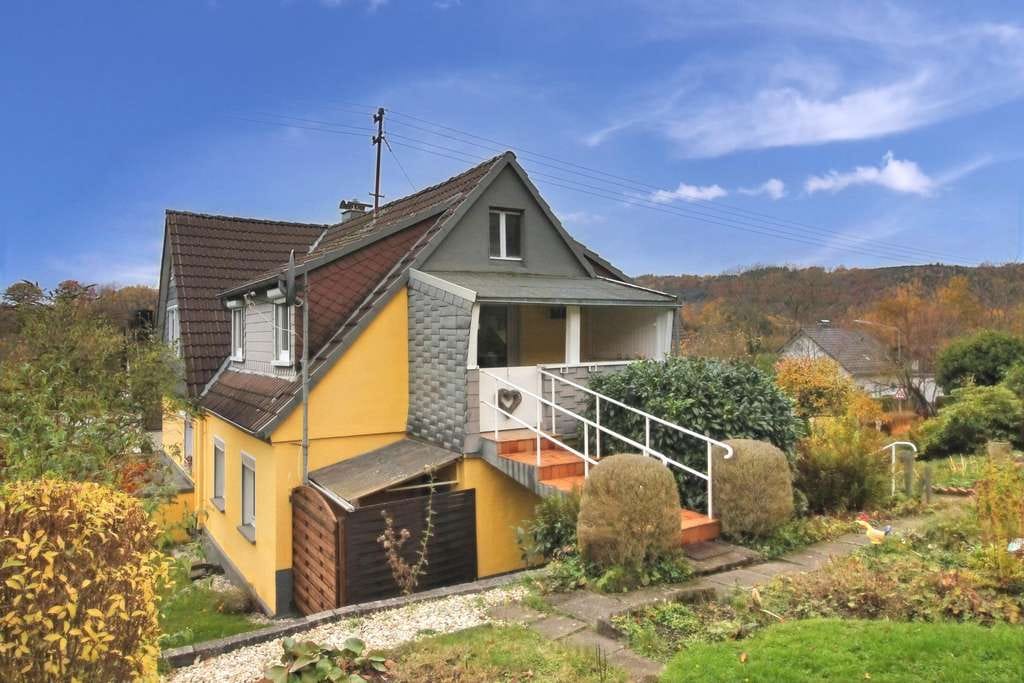 Immobilie in Kirchen (Sieg) - Reizvolles Eigenheim mit idyllischem Ambiente – Einfamilienhaus in Kirchen-Freusburg - Bild 2