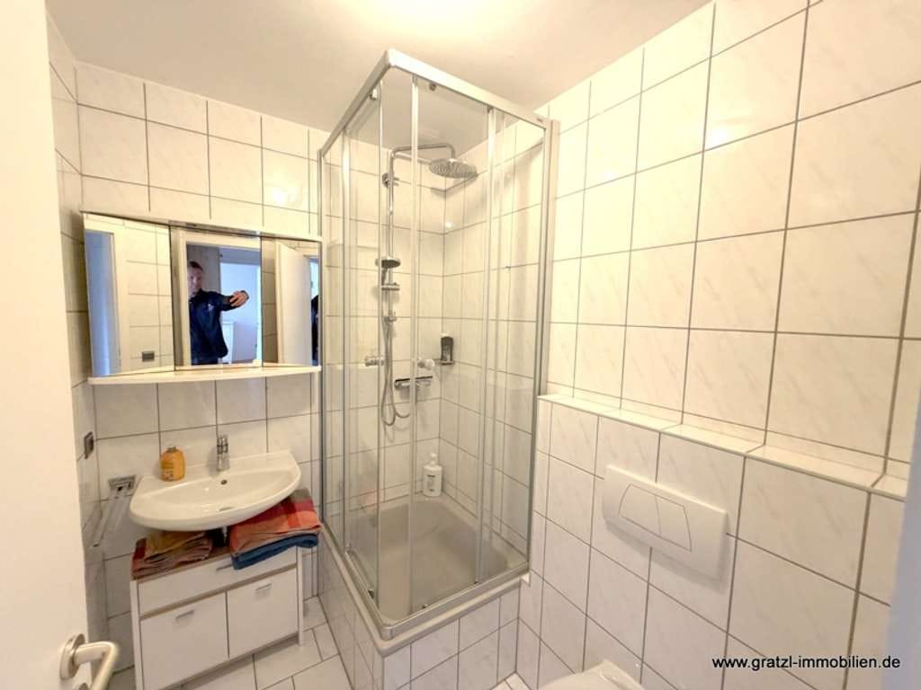 Immobilie in Neufahrn bei Freising - Charmante 2-Zimmer-Wohnung mit Südbalkon und freiem Blick im Zentrum von Neufahrn, TG & Keller inkl. - Bild 4