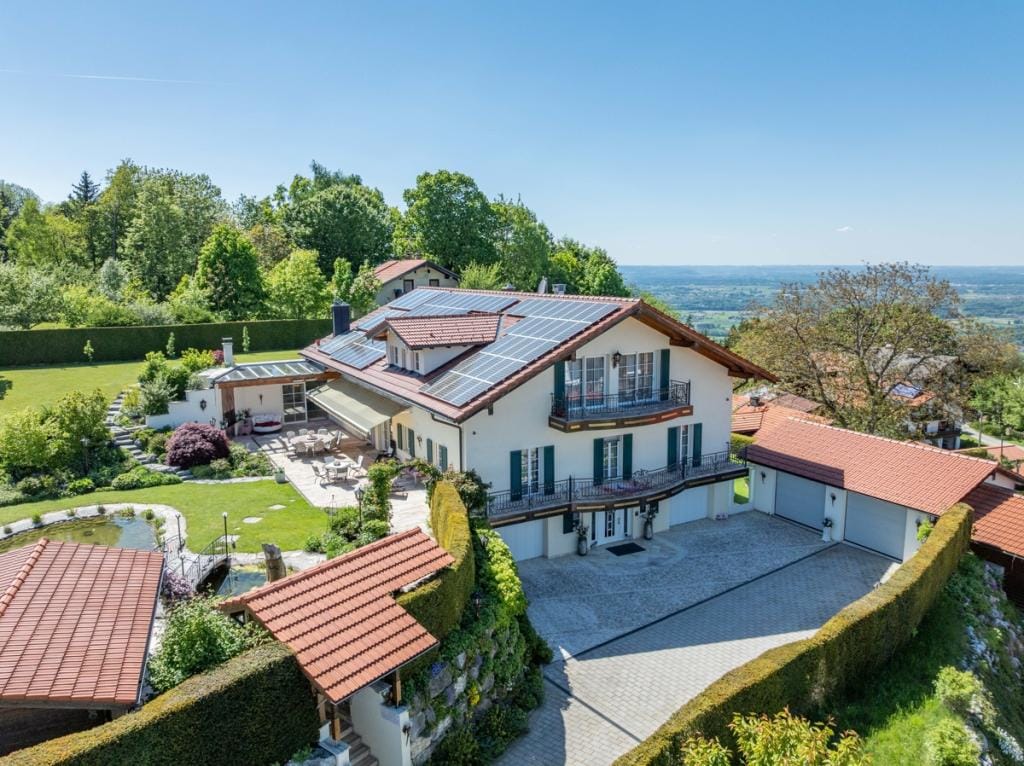 Immobilie in Samerberg - Klassische Eleganz: Großzügige Residenz mit Schwimmbad und Panoramablick - Bild 3