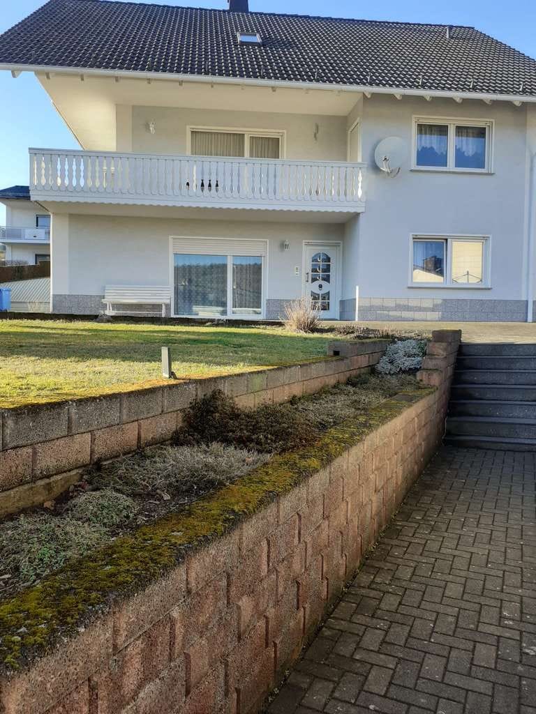 Immobilie in Bad Endbach - Viel Platz für den Alltag: Großzügiges Haus in Bad Endbach - Bild 1