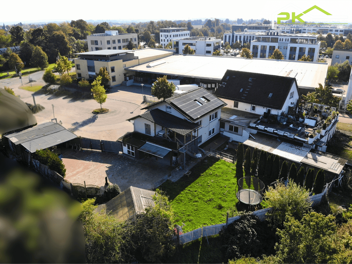 Immobilie in Bad Nauheim - Doppelhaus mit ausgebautem Untergeschoss großer Garage und Garten! TOP für selbständige Hadwerker! - Bild 0