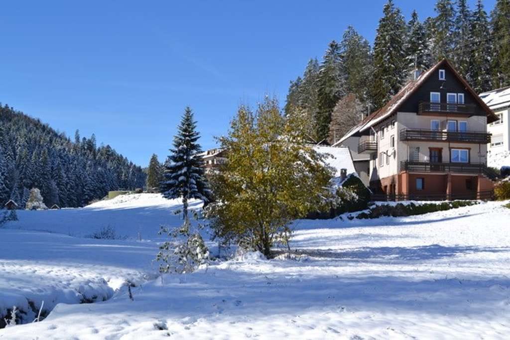Immobilie in Enzklösterle - Ehemaliges Gästehaus mit traumhafter Lage am Bach – Ruhe und Natur pur - Bild 0