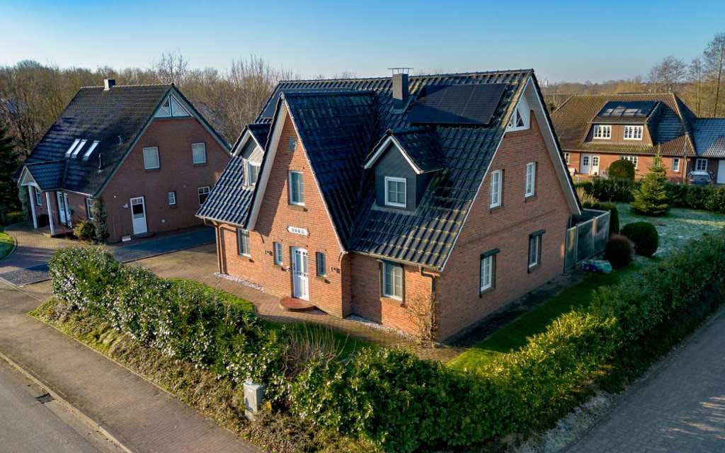 Immobilie in Norstedt - Optimal für Familien: großes, top-ausgestattetes und energieeffizientes Einfamilienhaus in Viöl. - Bild 1