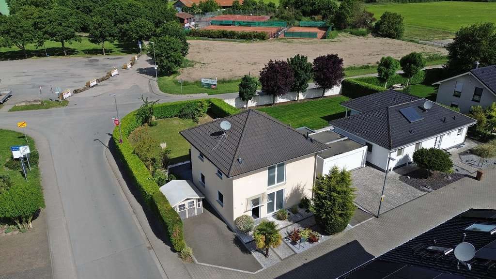 Immobilie in Biebesheim - Traumhaftes Einfamilienhaus mit großzügigem Garten in begehrter Lage - Bild 1