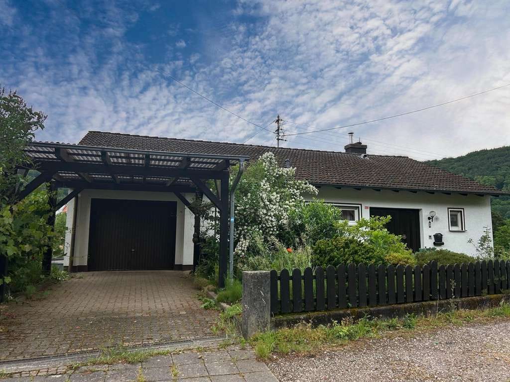 Immobilie in Dernbach (Westerwald) - Traumhafter Weitblick in Dernbach – Zuhause mit Platz und Potenzial - Bild 1