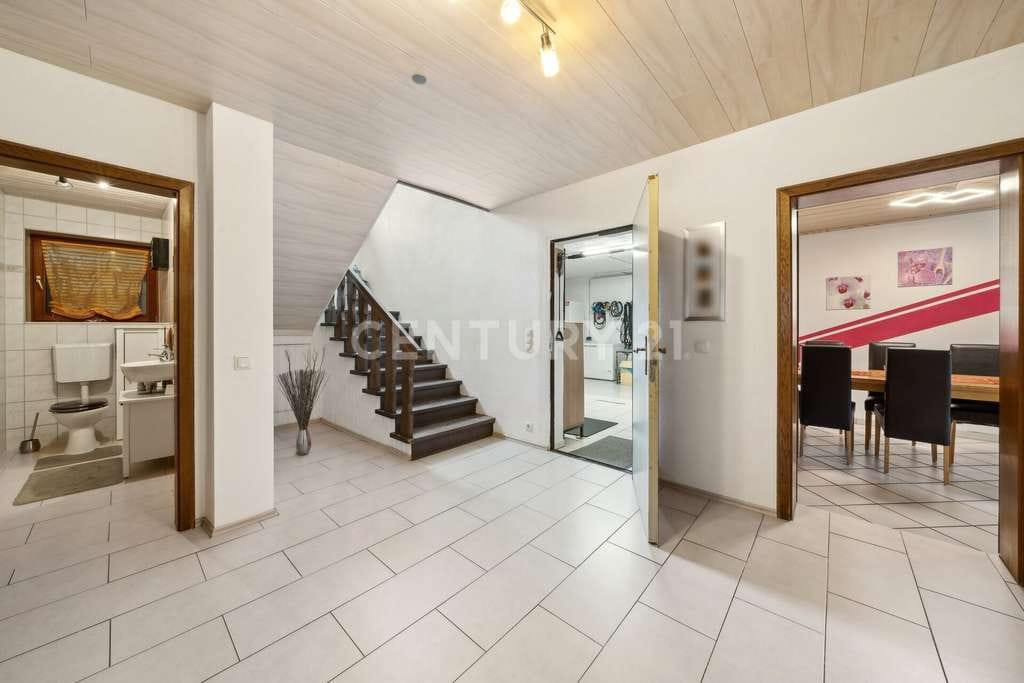 Immobilie in Niederviehbach - Ihr neues Zuhause in idyllischer Hanglage – viel Platz zum Leben und Wohlfühlen - Bild 1