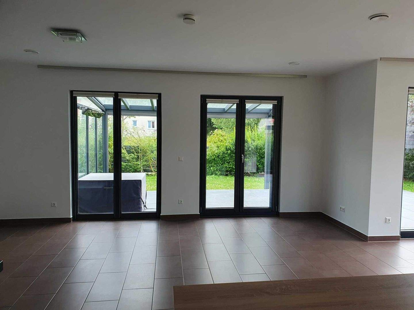 Immobilie in Vierkirchen - Freistehendes Familienhaus Deluxe mit Kamin, Sauna, Garten und Balkon (Erbpacht) - Bild 1
