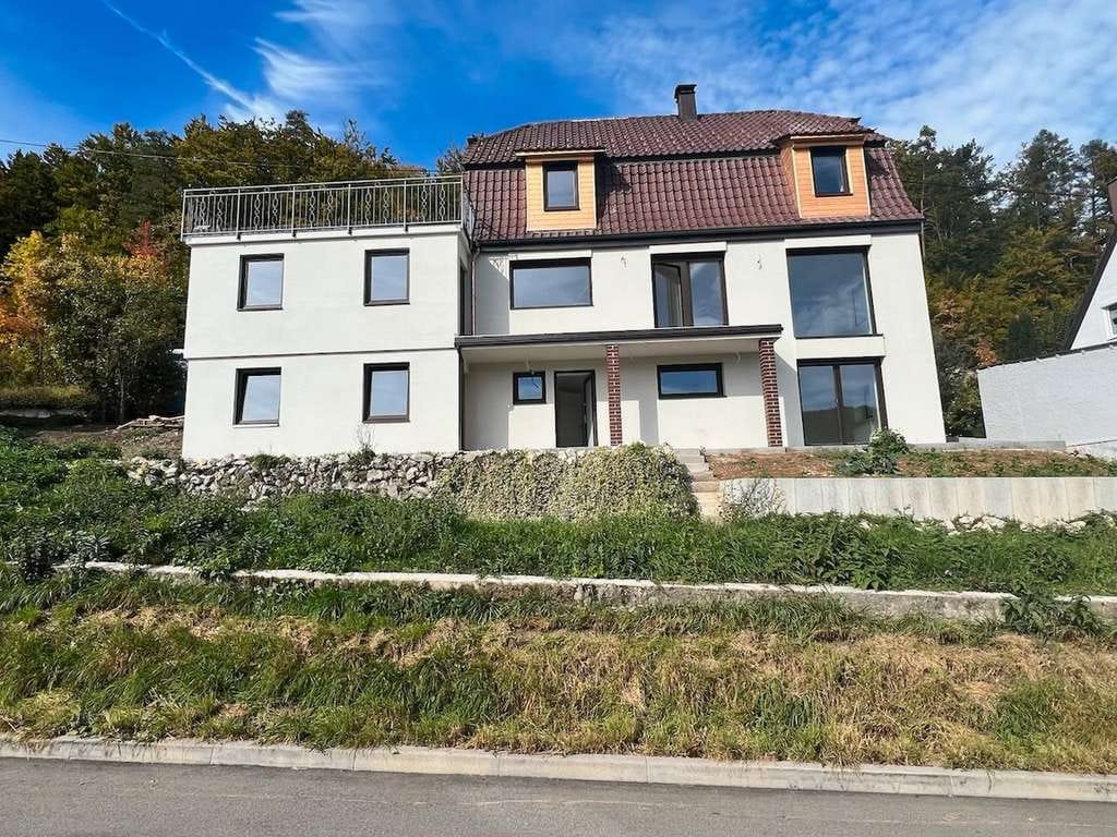 Immobilie in Zwiefalten - EFH-Haus, Ferienhaus mit großer Dachterasse und Einliegerwohnung - Bild 0