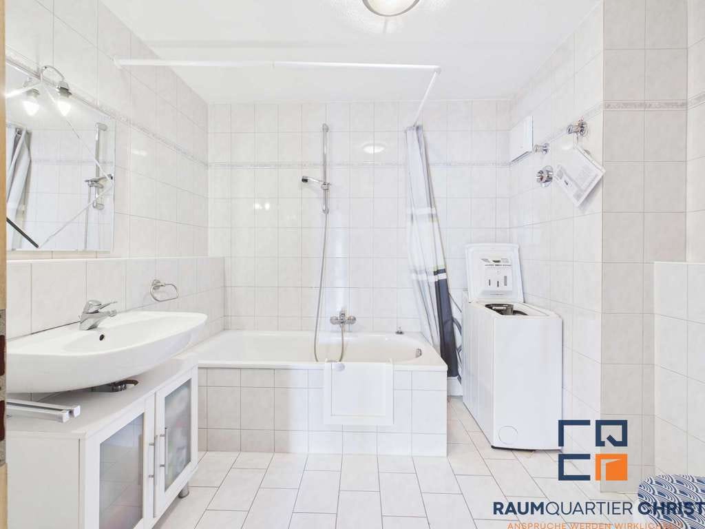 Immobilie in Wunsiedel - Gepflegte 2-Zimmer-Eigentumswohnung mit Balkon, Carport und solider WEG-Struktur - Bild 4