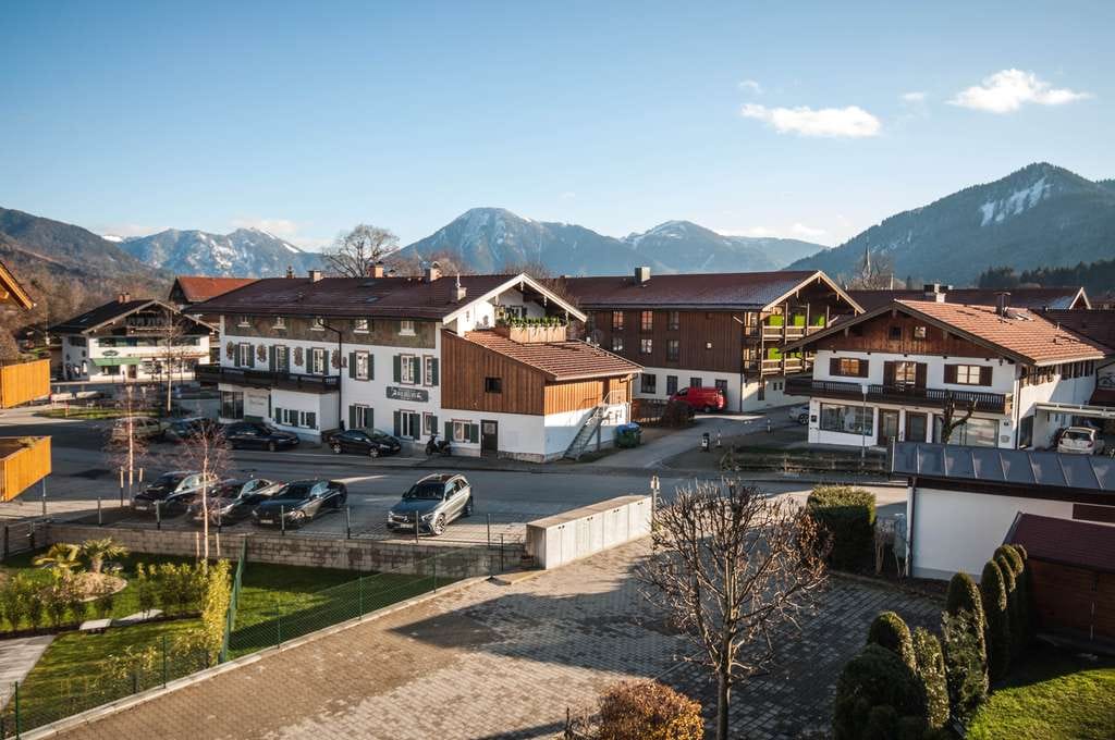 Immobilie in Bad Wiessee - Bad Wiessee - Ein Katzensprung von der Uferpromenade - Exklusive Dachgeschosswohnung - Bild 0