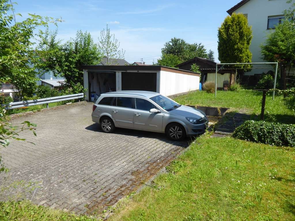 Immobilie in Freiberg am Neckar - 2-Familienhaus mit Ladenfläche, 2 Garagen, 3 PKW-Stellpl., großer Garten - Bild 4
