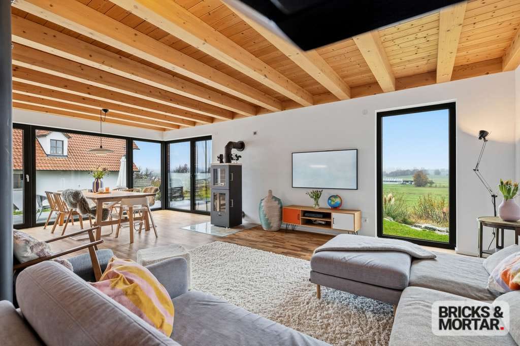 Immobilie in Zusmarshausen - Architekten-Holzhaus
Passivhaus A+, Tesla Powerwall
Energieautark mit Westblick ins Zusamtal - Bild 3
