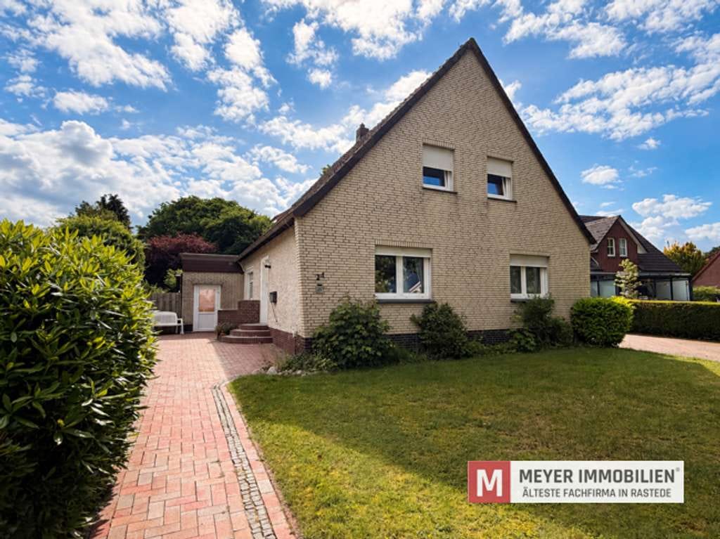 Immobilie in Wiefelstede - Großzügiges Zweifamilienhaus in Wiefelstede/Nuttel (Obj.-Nr. 6630) - Bild 0
