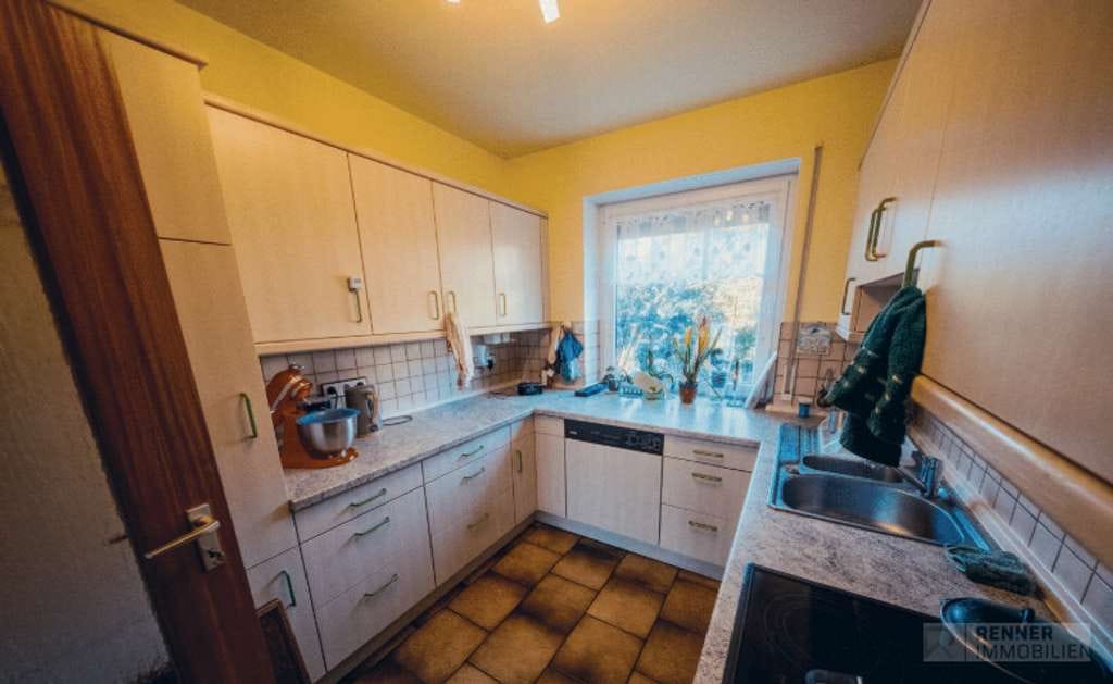 Immobilie in Neumarkt in der Oberpfalz - Charmantes Familienanwesen mit Obstwiese, Teich & großzügigen Grundstück - Neumarkt in der Oberpfalz - Bild 4