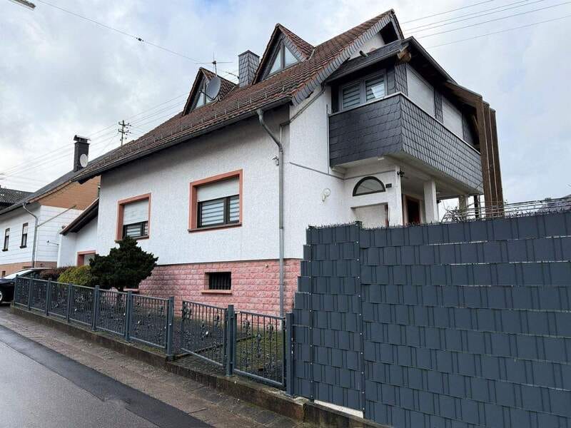 Immobilie in Weiskirchen - Großzügiges EFH mit 240 m², Garage & 2 Carports in ruhiger Wohnlage von Weiskirchen - Bild 0