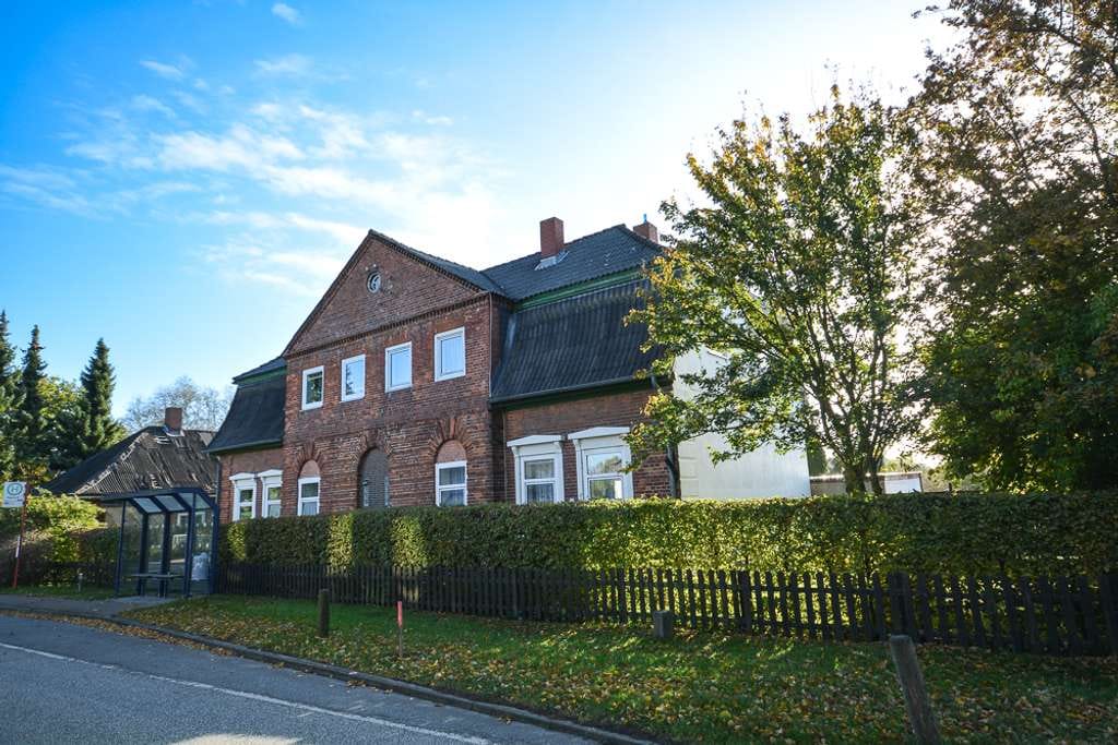 Immobilie in Hamberge - Großes Wohnhaus mit 3 Wohnungen und 1,45 ha Hauskoppel + Stall - Bild 1