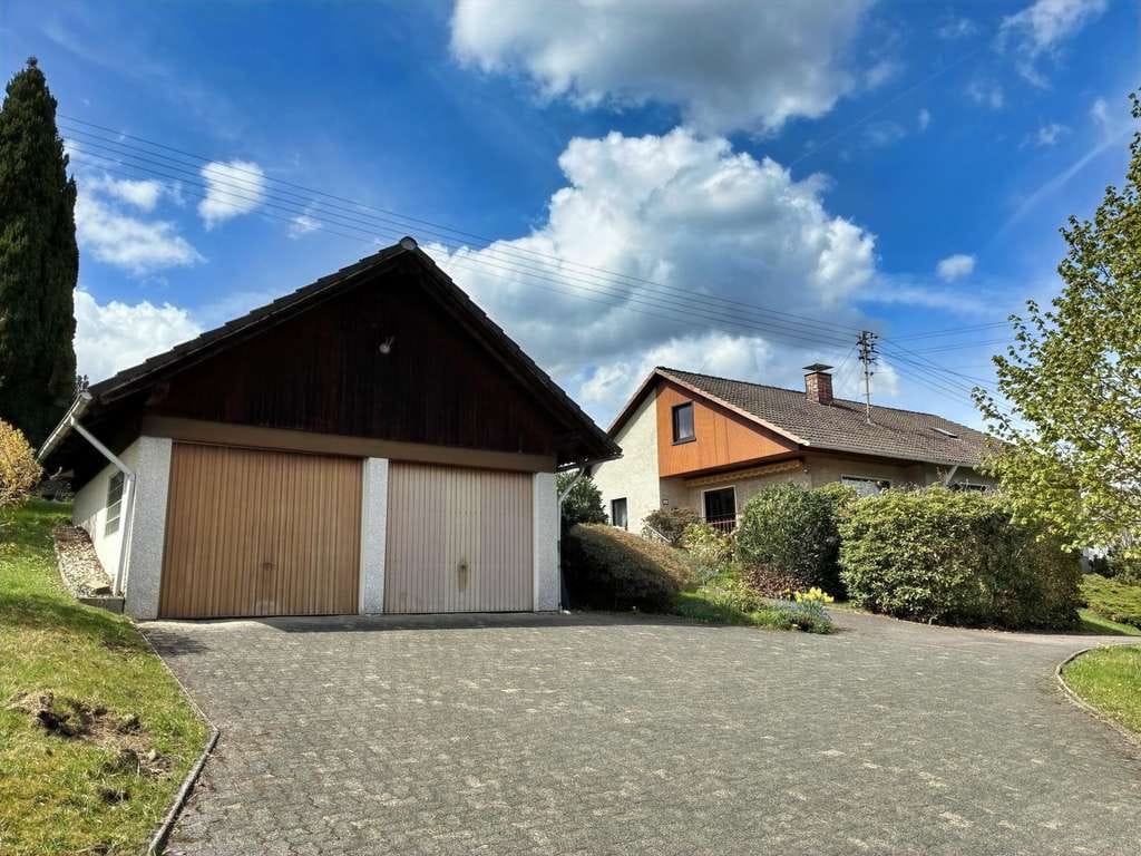 Immobilie in Freudenberg - Freistehendes Einfamilienhaus mit herausragendem Grundstück in Freudenberg-Hohenhain - Bild 2
