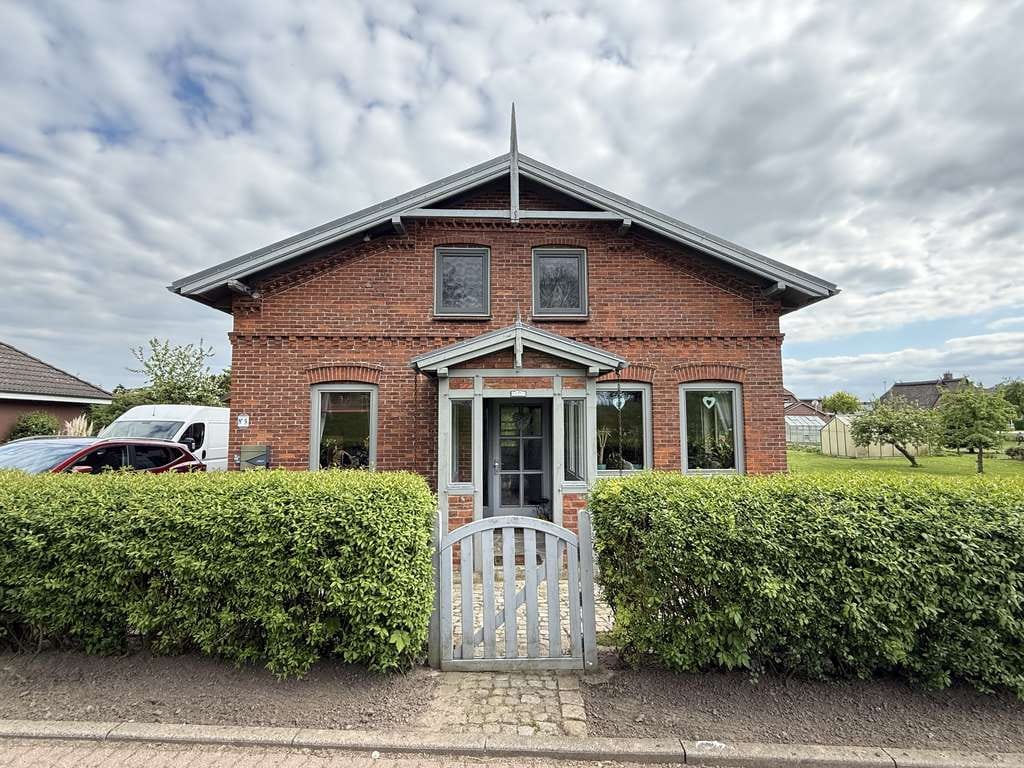 Immobilie in Herzhorn - Einfamilienhaus am Deich mit großem Garten, Garage & Klimaanlage – Herzhorn  - Bild 0