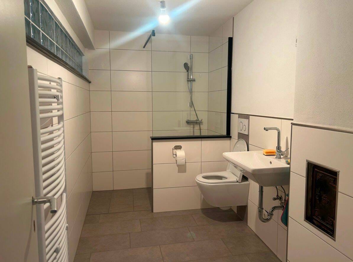 Immobilie in Eltmann - SOFORT VERFÜGBAR – Bereits viel modernisiert!  Für die große Familie bzw. 2 Generationen oder als Kapitalanlage - in zentraler, dennoch ruhiger Lage! - Bild 3
