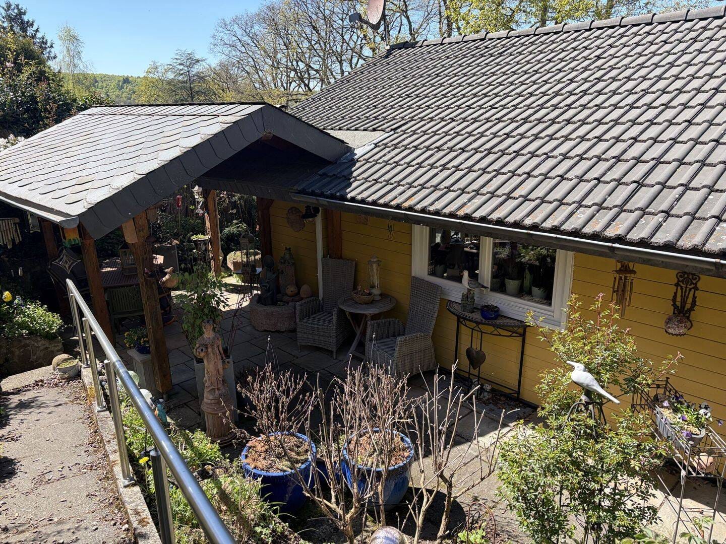 Immobilie in Bad Wünnenberg - Wohnen wo andere Urlaub machen - Einfamilienhaus in ruhiger Waldrandlage in Leiberg - Bild 1