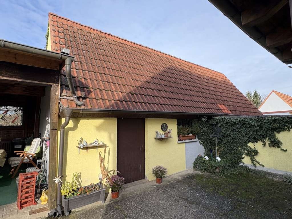 Immobilie in Walzbachtal - Doppelhaushälfte mit Potenzial in ruhiger Lage mit Garten & großem Carport - Bild 3