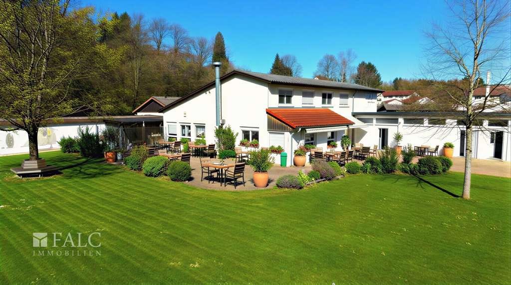 Immobilie in Schefflenz - Jetzt zuschlagen! Wohnung + saisonstarkes Restaurant in toller Umgebung - FALC Immobilien Heilbronn - Bild 1
