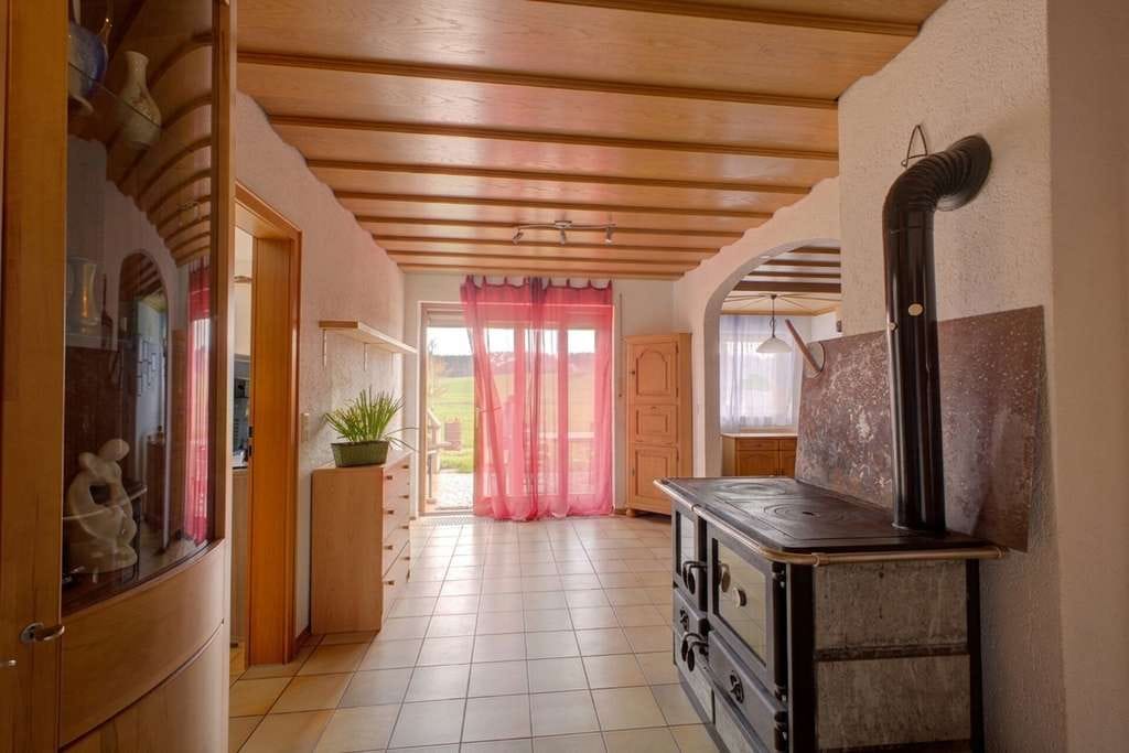 Immobilie in Reichertshausen - Charmantes Einfamilienhaus unverbaubarem Blick in die Natur in Steinkirchen! - Bild 1