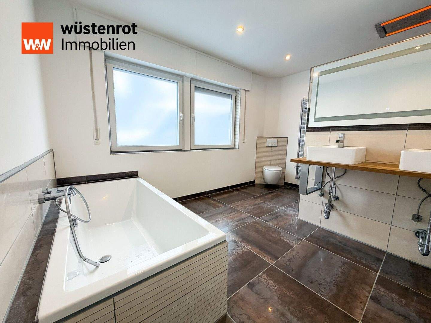 Immobilie in Schonungen - Wohnträume auf zwei Ebenen - modernisierte Maisonette ETW mit Kaminflair und Balkon - Bild 4