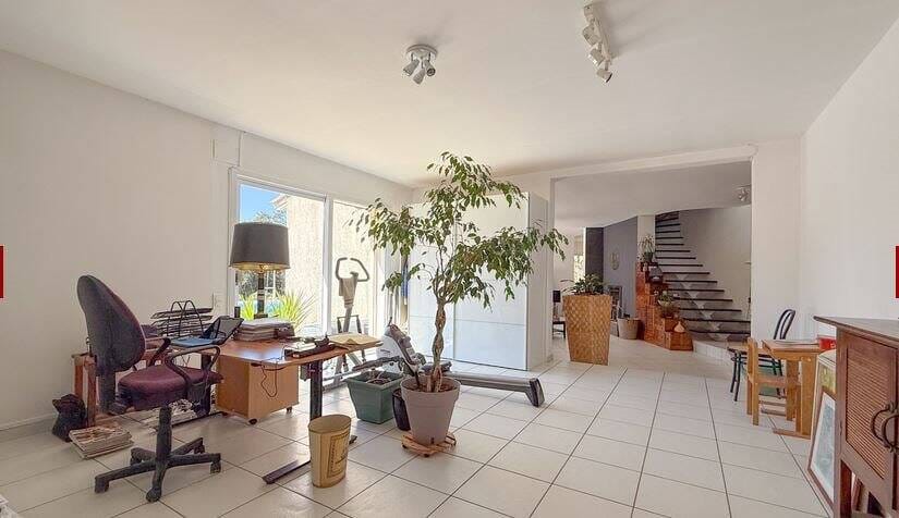 Immobilie in Niederaichbach - Exklusiv in der Provence: Luxusvilla mit Potenzial für Gästezimmer und Wellness - eine Chance - Bild 2