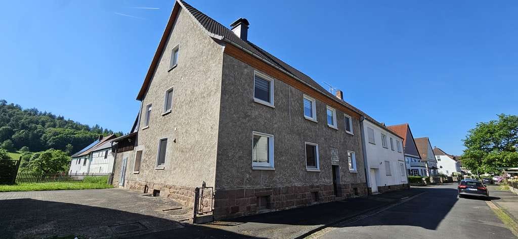 Immobilie in Bodenfelde - Viel Platz für den Alltag in diesem Mehrfamilienhaus in Bodenfelde - Bild 1