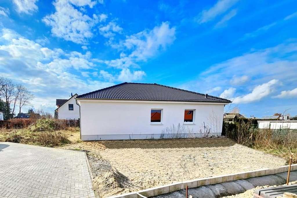 Immobilie in Bokholt-Hanredder - SPAREN durch Eigenleistung - NEUBAU zum SELBST-Ausbau - großzügiger Winkelbungalow auf Traum-Grun... - Bild 3