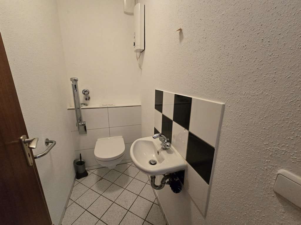 Immobilie in Nauheim - Helle 4 Zimmerwohnung mit Blick über Nauheim - Bild 2