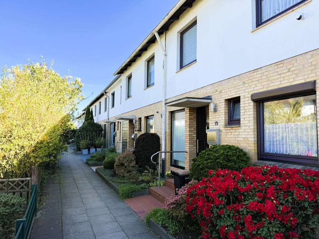 Immobilie in Stelle - Gut geschnittenes Reihenhaus mit Südgarten und Vollkeller in beliebter Wohnlage von Stelle! - Bild 2