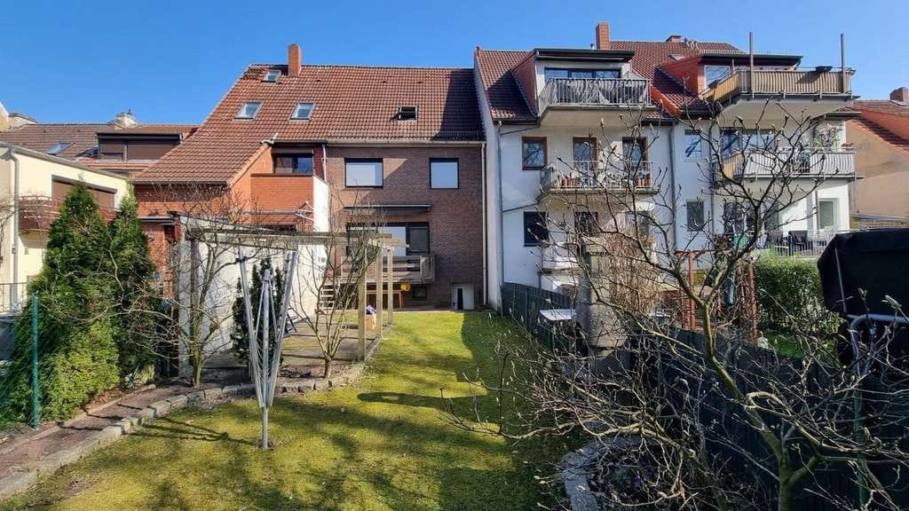 Immobilie in Bremen - Zweifamilienhaus mit Werkstatthalle & Ausbaupotenzial – ideal für Selbstständige & Handwerker! - Bild 1