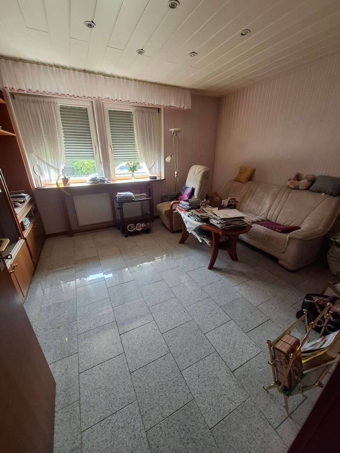 Immobilie in Moers - Freistehendes Ein-/Zweifamilienhaus mit Garten, Sauna und Kellerbar in ruhiger Sackgasse in Moers-Kapellen - Bild 3