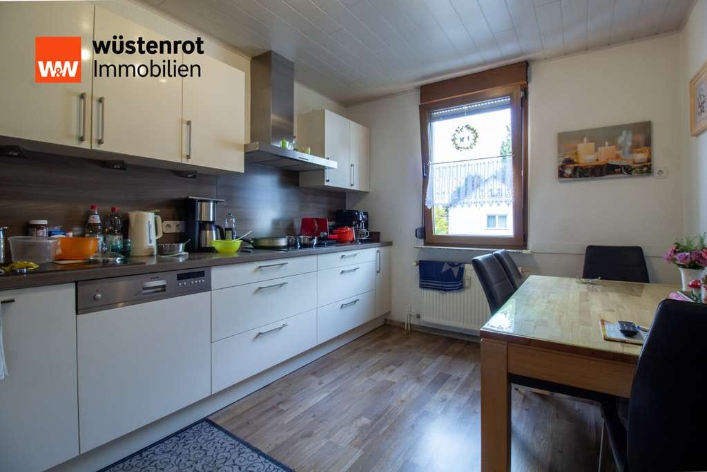 Immobilie in Lorsch - Vielseitiges Wohnhaus mit modernisiertem Dachgeschoss ** provisionsfrei für Käufer ** - Bild 3