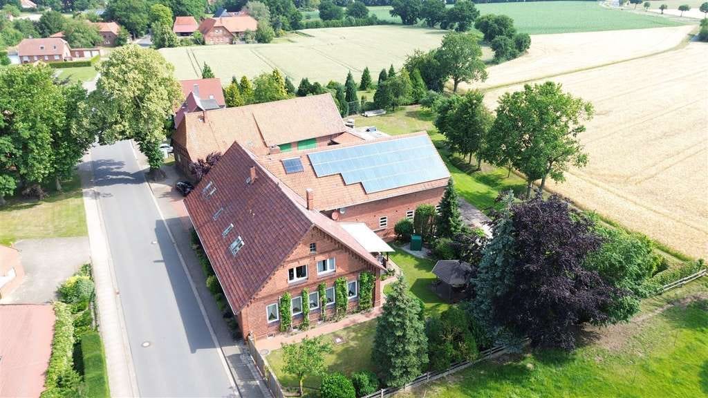 Immobilie in Stolzenau - Charmanter Resthof mit Nebengebäuden und viel Platz für Tierhaltung - Bild 0