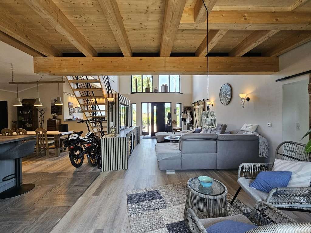 Immobilie in Saal - Architektenhaus (2023) mit Galerie & genehmigter ELW - A+, bezugsfertig, naturnah - Bild 1