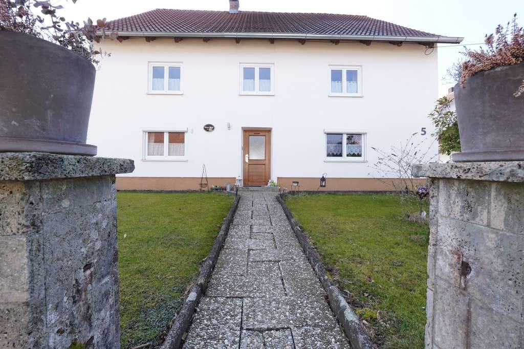 Immobilie in Penzing - Großes Bauernhaus mit Charme, Südbalkon und vielseitiger Nutzung in exzellenter Lage - Bild 1